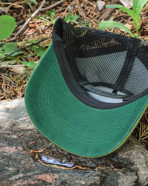 MOUNTAIN LAYERS trucker hat