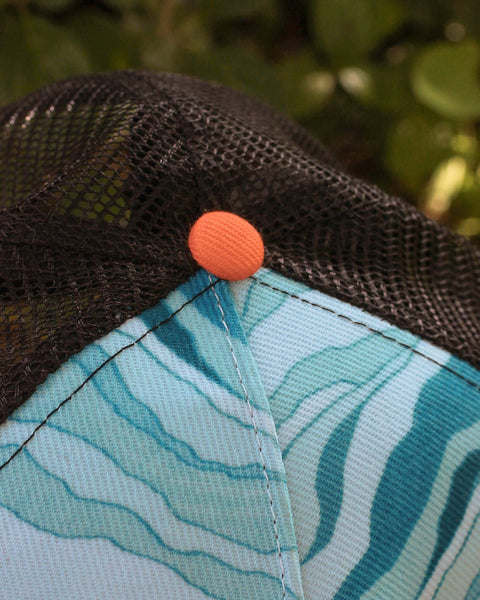 MOUNTAIN LAYERS trucker hat