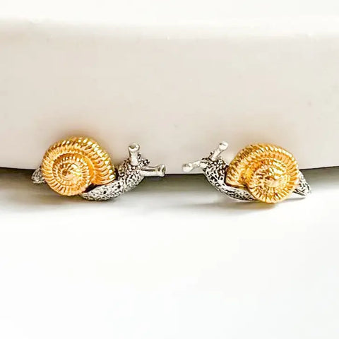 SNAIL STUDS earrings