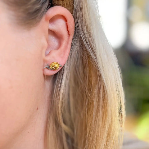 SNAIL STUDS earrings