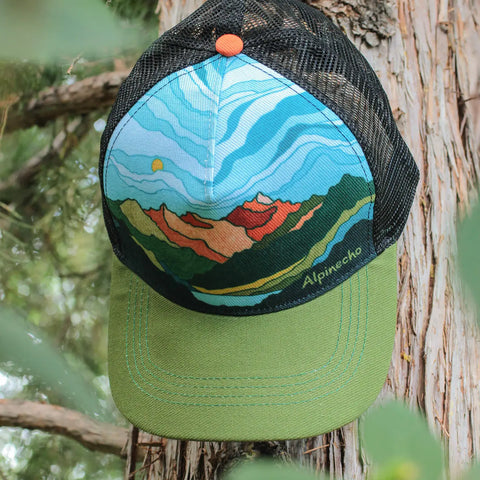 MOUNTAIN LAYERS trucker hat